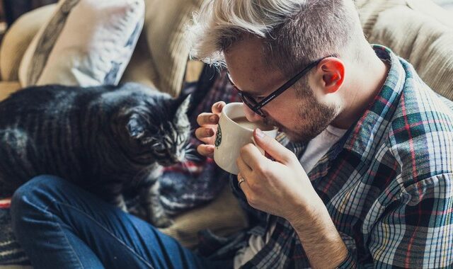 Όσοι πίνουν καφέ κινδυνεύουν λιγότερο από πρόωρο θάνατο