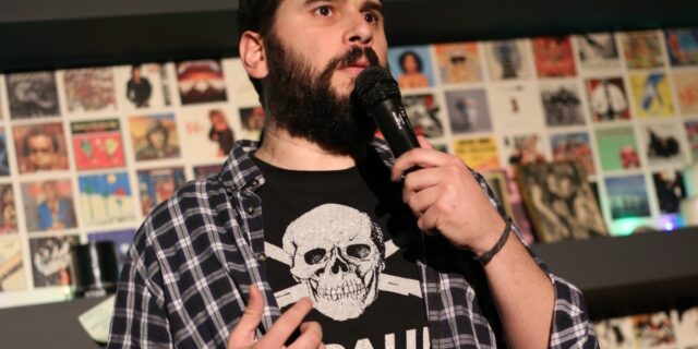 Αν είσαι συγγενής του Πάρι Ρούπου, μην τον ρωτήσεις τι δουλειά κάνει