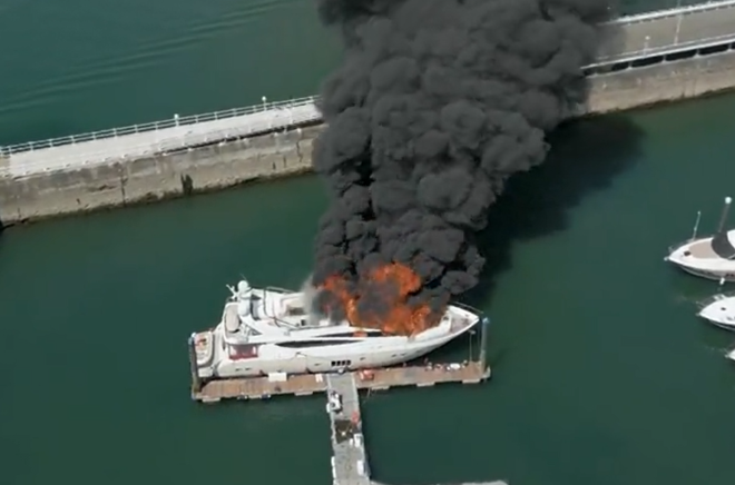 Βρετανία: Στις φλόγες γιοτ αξίας 6 εκατ. λιρών – Μεγάλη έκρηξη στο λιμάνι του Ντέβον