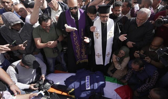 Ισραήλ: Ο στρατός παραδέχθηκε ότι σκότωσε “κατά λάθος” τη δημοσιογράφο Σιρίν Άμπου Άκλεχ