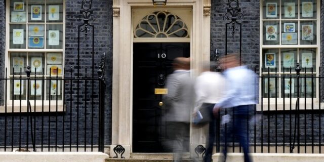 Partygate: “Μεθύσι, αδιαθεσία και καυγάς” – Οι αποκαλύψεις της έκθεσης για το πάρτι της Ντάουνινγκ Στριτ