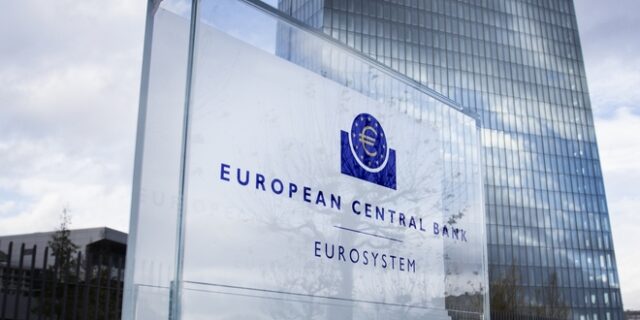 ΕΚΤ: Aπομακρύνεται από τα αρνητικά επιτόκια