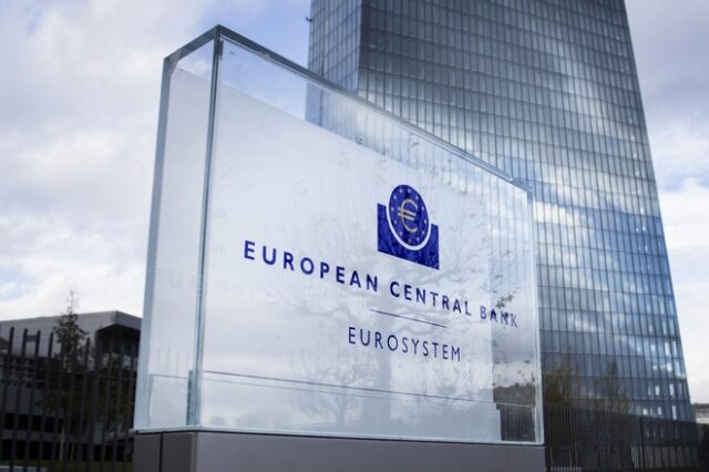ΕΚΤ: Aπομακρύνεται από τα αρνητικά επιτόκια
