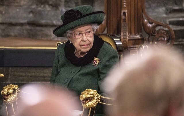 Βασίλισσα Ελισάβετ: Μυστήριο με την υγεία της – Δεν θα παραστεί στην έναρξη των εργασιών του κοινοβουλίου