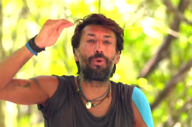 Survivor: Περήφανος ο Εμμανουήλ, τα “χώνει” στον Καραγκούνια – “Άντε γεια, δεν σε βλέπω καν”