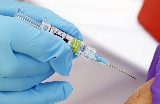 Το αντιγριπικό εμβόλιο φαίνεται να μειώνει τον κίνδυνο σοβαρής Covid-19