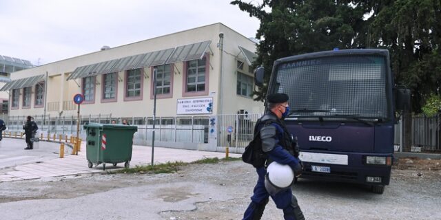 Σταυρούπολη: Εκκενώνεται σχολείο μετά από τηλεφώνημα για βόμβα