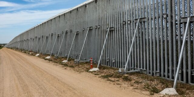 Politico: Η Ελλάδα θέλει χρηματοδότηση για ακόμη 80 χλμ τείχους στον Έβρο