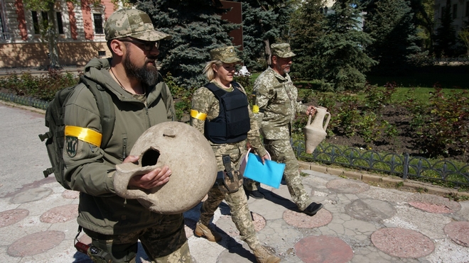 Οδησσός: Ουκρανοί στρατιώτες ανακάλυψαν αρχαίους ελληνικούς αμφορείς