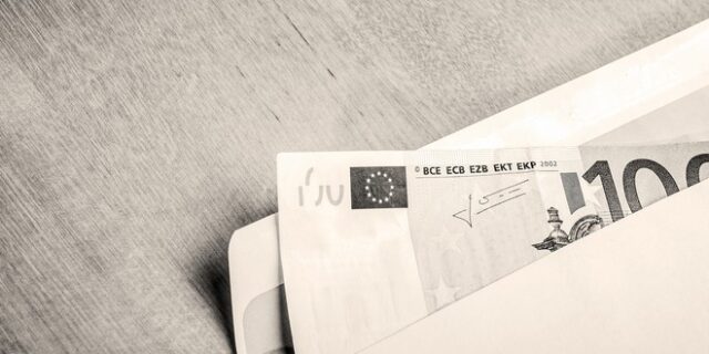 Πιερία: Συνελήφθη εφοριακός που ζητούσε “φακελάκι” για να μη βεβαιώσει πρόστιμο