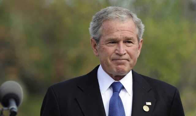 Τζορτζ Μπους: “Αδικαιολόγητη και βάναυση η εισβολή στο Ιράκ. Συγγνώμη, στην Ουκρανία”