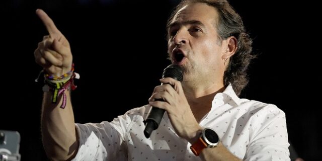 Κολομβία: Ο Φεντερίκο Γκουτιέρες καταγγέλλει πως βρέθηκε κρυμμένο μικρόφωνο σε γραφείο του