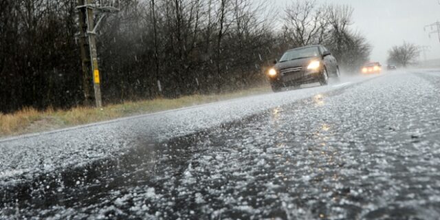 Κακοκαιρία: “Έστρωσε” χαλάζι σε Ξάνθη και Λαμία
