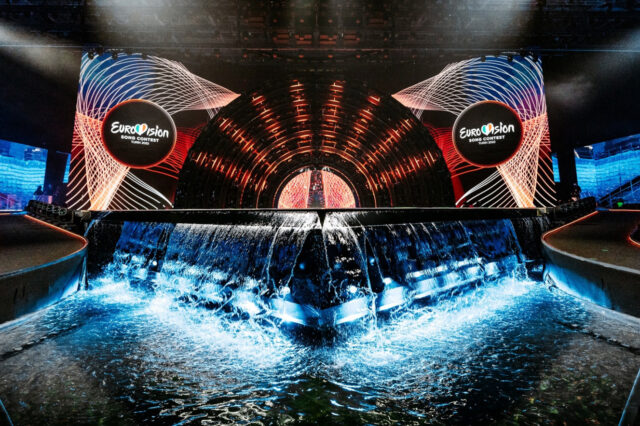 Eurovision 2022: Πολύχρωμη τελετή έναρξης με Πινόκιο – drone, λέιζερ και εντυπωσιακούς καταρράκτες!