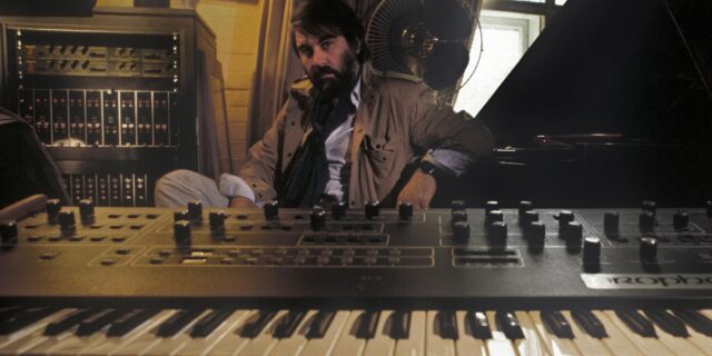 15 πράγματα που δε γνωρίζαμε για τον σπουδαίο Βαγγέλη Παπαθανασίου