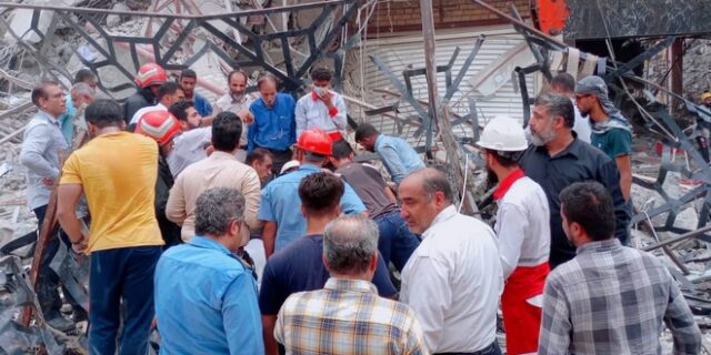 Ιράν: Υπό κράτηση ο δήμαρχος της Αμπαντάν κι άλλα 9 άτομα μετά την κατάρρευση κτιρίου