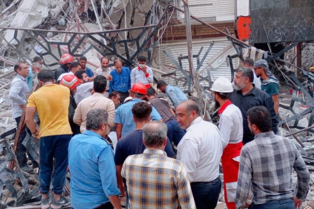 Ιράν: Υπό κράτηση ο δήμαρχος της Αμπαντάν κι άλλα 9 άτομα μετά την κατάρρευση κτιρίου