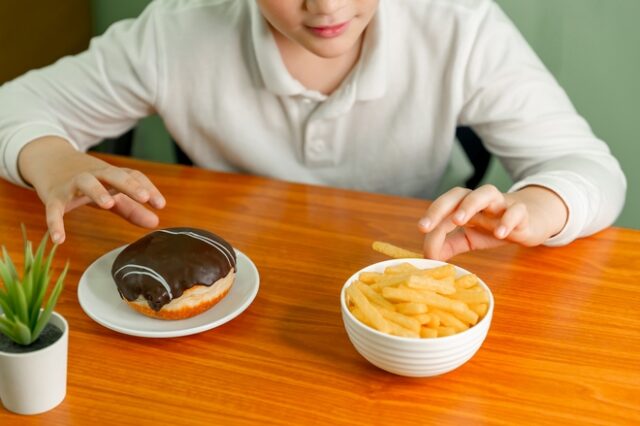 Έφηβος έχασε όραση και ακοή λόγω αποκλειστικής διατροφής με junk food