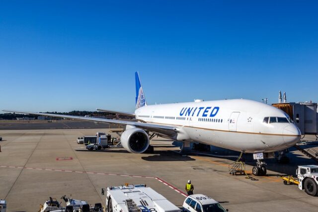 ΗΠΑ: Επιβάτης αεροσκάφους άνοιξε την έξοδο κινδύνου και περπάτησε στο φτερό