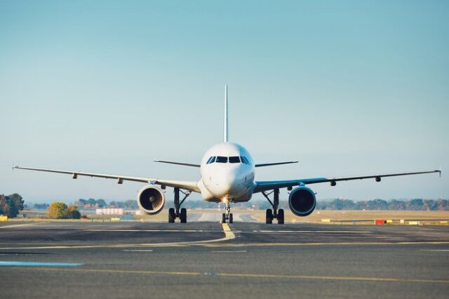 Αύξηση της αεροπορικής κίνησης στην Ελλάδα – Στο 72% οι τιμές των καυσίμων αεροσκαφών από τον Ιανουάριο