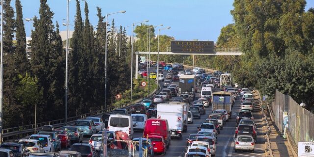 Χάος στον Κηφισό λόγω τροχαίου: Το ασθενοφόρο δεν μπορούσε να φτάσει καθώς η ΛΕΑ ήταν… μπλοκαρισμένη