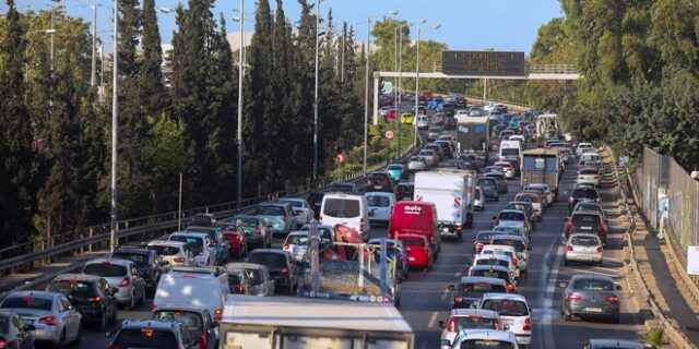 Κίνηση στους δρόμους: Μποτιλιάρισμα στον Κηφισό λόγω τροχαίου – LIVE ΧΑΡΤΗΣ