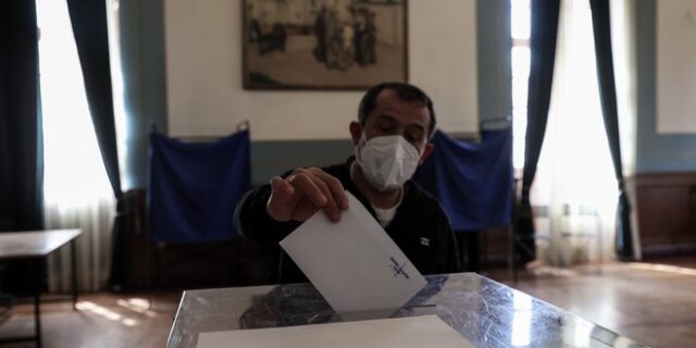 ΚΙΝΑΛ – ΠΑΣΟΚ: Μαζική συμμετοχή στην ψηφοφορία για το νέο όνομα της παράταξης