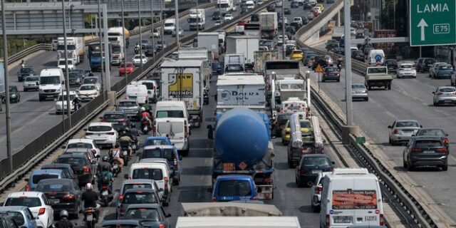 Κίνηση στους δρόμους: Κυκλοφοριακό “έμφραγμα” στον Κηφισό μετά από τροχαίο