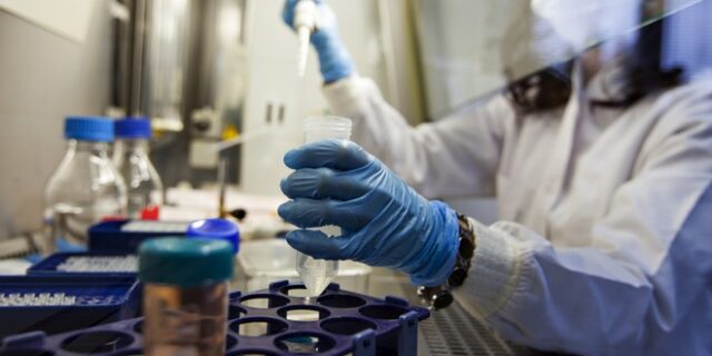 Ευλογιά των πιθήκων: Μεταλλάξεις, ασυμπτωματικοί και μάσκες στο “μικροσκόπιο” των επιστημόνων