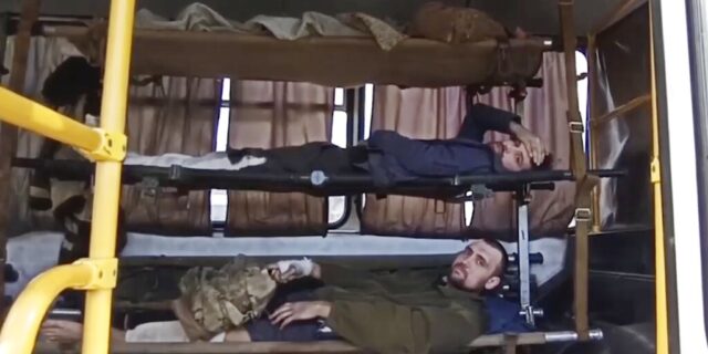 Ουκρανία: Στο Αζοφστάλ παραμένουν υψηλόβαθμοι Ουκρανοί διοικητές – Αγωνία για όσους παραδόθηκαν