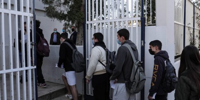 Σχολεία: Πώς θα γίνει η επιστροφή των μαθητών – Τι ισχύει για μάσκες, self test και κρούσματα