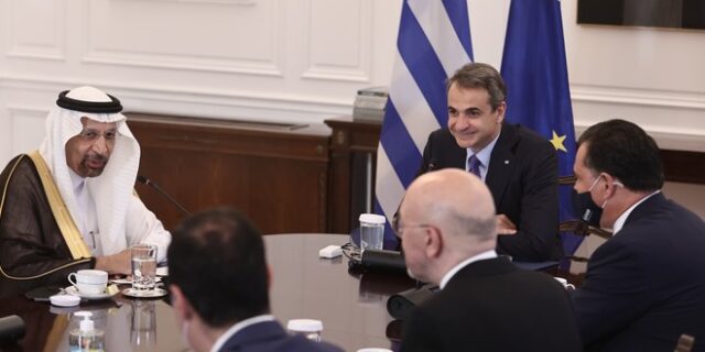 Συνάντηση Μητσοτάκη με τον Υπουργό Επενδύσεων της Σαουδικής Αραβίας
