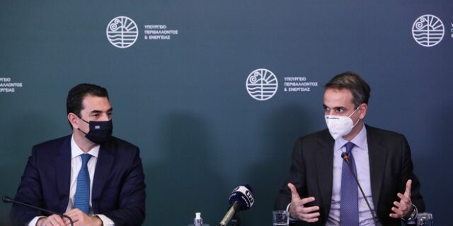 Μέτρα για το ρεύμα: Γράφουν – σβήνουν στο Μαξίμου το νέο πακέτο στήριξης