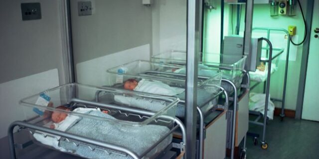 Παράνομες υιοθεσίες στον Βόλο: Αναβίωσε η υπόθεση του 2014 που συγκλόνισε το πανελλήνιο