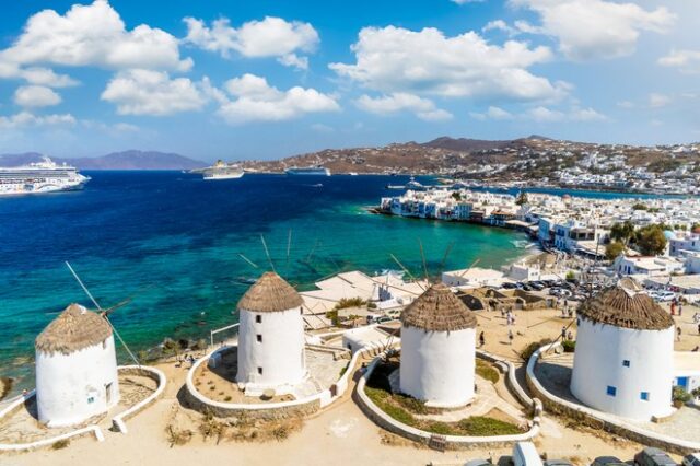Απογειώνεται η ζήτηση της τουριστικής βίλας στην Ελλάδα – Ξεπερνά τις 100.000 ευρώ η ενοικίαση για 7 μέρες στη Μύκονο