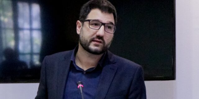 Ηλιόπουλος για κατώτατο μισθό: Ο κ. Μητσοτάκης πανηγυρίζει ως καλός απατεώνας
