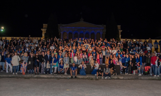 Περίπατος στον Εθνικό Κήπο για τις οικογένειες παιδιών ευχής και μία πριγκιπική στέψη με φόντο το επιβλητικό Ζάππειο Μέγαρο στα μπλε!