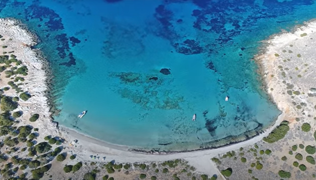 Πεταλιοί Εύβοιας: Το ανέγγιχτο νησί, μισή ώρα από την Αττική, με την εξωτική ομορφιά