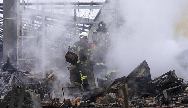 Ουκρανία: Η Ρωσία βομβαρδίζει την Οδησσό – Χτύπησαν εμπορικό κέντρο