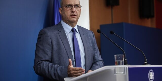 Το Μαξίμου τα βάζει με τη Διεθνή Αμνηστία, που “είδε” την αστυνομική βία στο ΑΠΘ