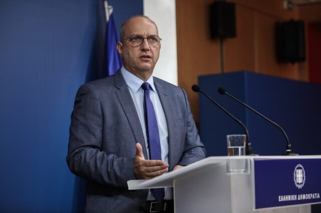 Το Μαξίμου τα βάζει με τη Διεθνή Αμνηστία, που “είδε” την αστυνομική βία στο ΑΠΘ