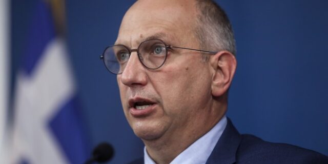 Οικονόμου: Η κυβέρνηση εξετάζει νέα μέτρα για τα καύσιμα