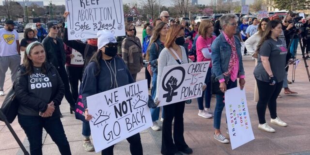 ΗΠΑ: Απαγορεύτηκε η άμβλωση από τη σύλληψη στην Οκλαχόμα