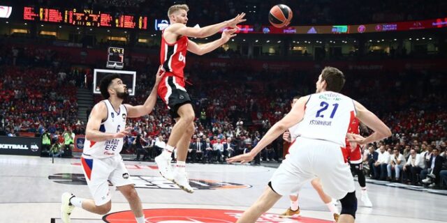 Ολυμπιακός-Εφές 74-77: Αποκλείστηκαν στο σουτ οι “ερυθρόλευκοι” από τον τελικό του final four