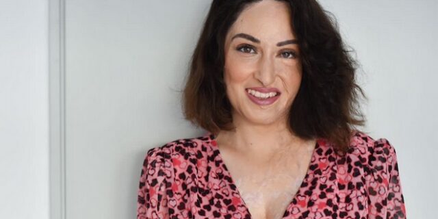 Ιωάννα Παλιοσπύρου: Στο πλευρό της 49χρονης που δέχθηκε οξύ από τον σύζυγό της στη Μεσσήνη