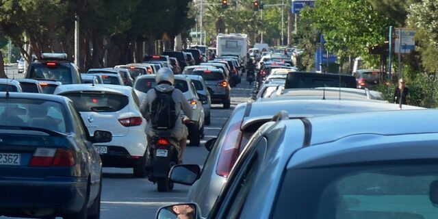 Βουλιαγμένη: Καραμπόλα 5 οχημάτων στην παραλιακή