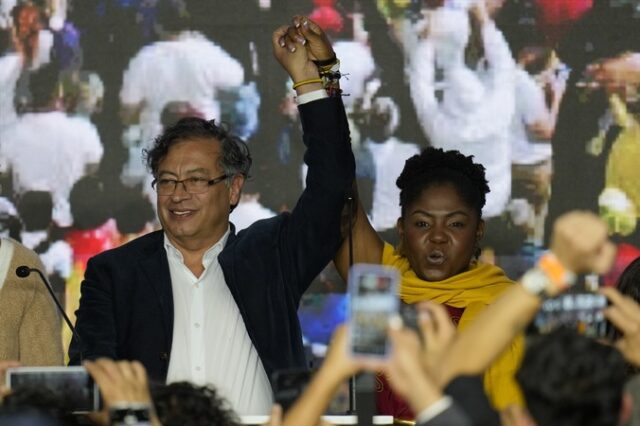 Κολομβία: Ο κεντροαριστερός Γουστάβο Πέτρο κέρδισε τον 1ο γύρο