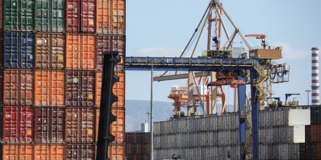 Πειραιάς: Τραυματίστηκε 58χρονος οδηγός φορτηγού στο λιμάνι