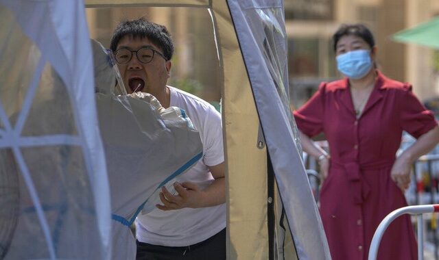 Κορονοϊός: Άνδρας στο Πεκίνο “σπάει” την απομόνωση και στέλνει 5.000 γείτονες σε καραντίνα