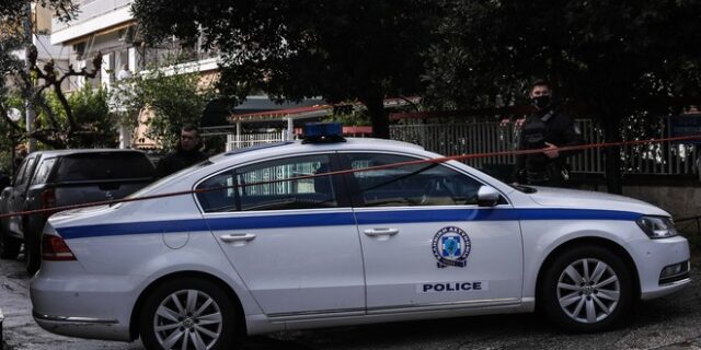 Καταδίωξη αυτοκινήτου στη Νέα Σμύρνη: Με καλάσνικοφ ένας από τους επιβάτες που διέφυγε